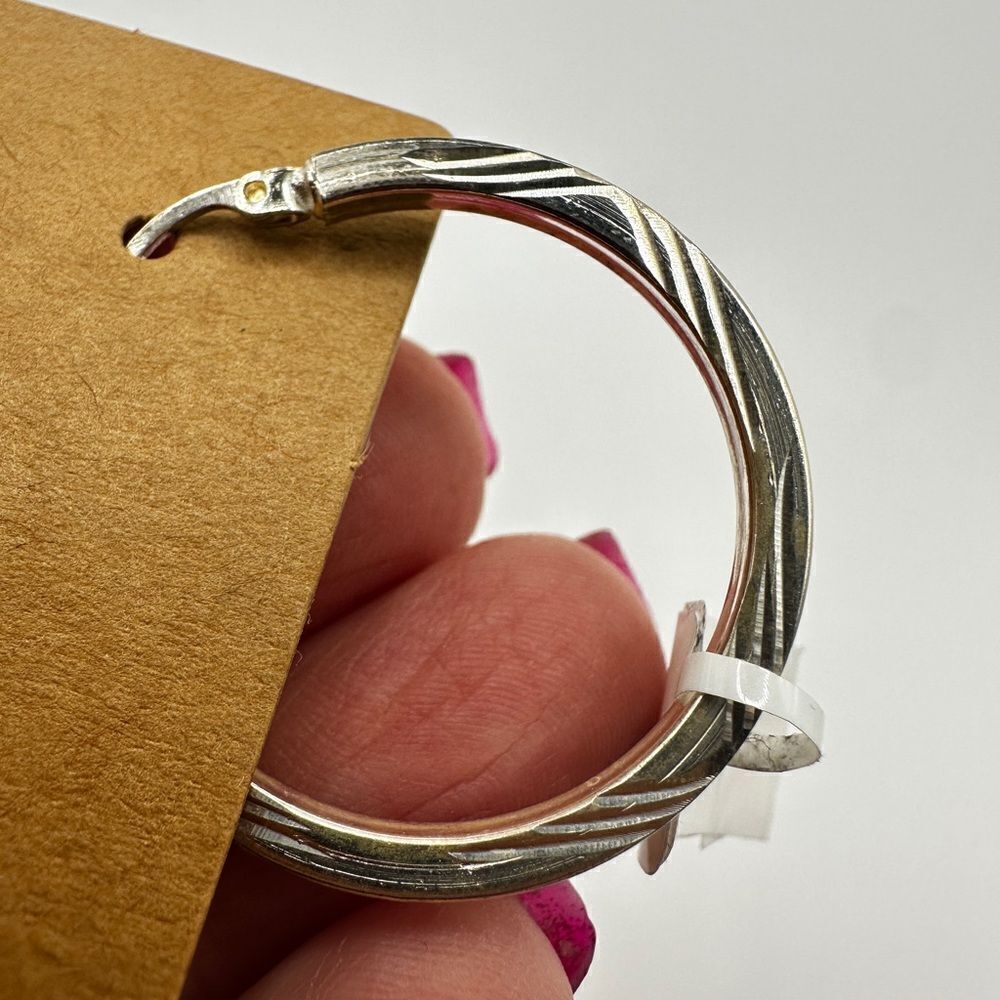 NWT 1.25" diameter sterling silver‎ and diamond cut hoop earrings! - Picture 8 of 9
